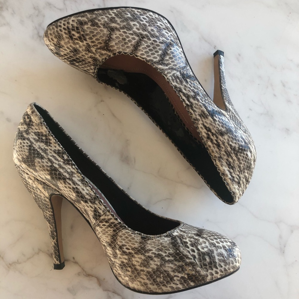 Size 6 Vince Camuto snakeskin leather heels